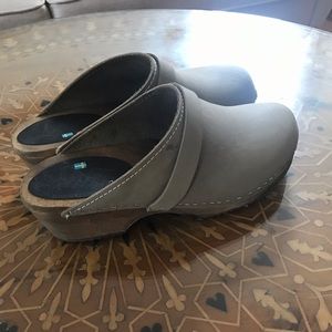 Lotta clogs-olive green size 40